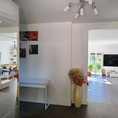 230m2 Sur 3800m2 - Jacuzzi 6 Places - 10 A 16pers Villa