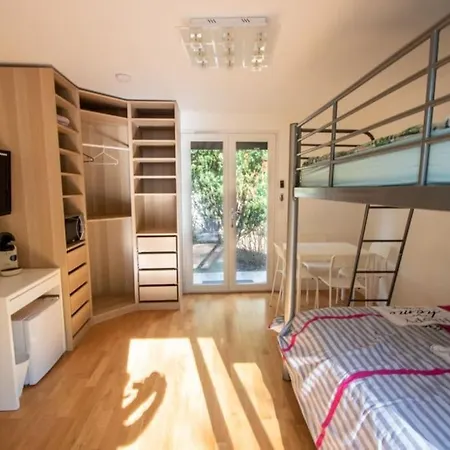 230m2 Sur 3800m2 - Jacuzzi 6 Places - 10 A 16pers * Pontault-Combault