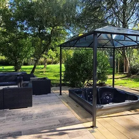 230m2 Sur 3800m2 - Jacuzzi 6 Places - 10 A 16pers Villa