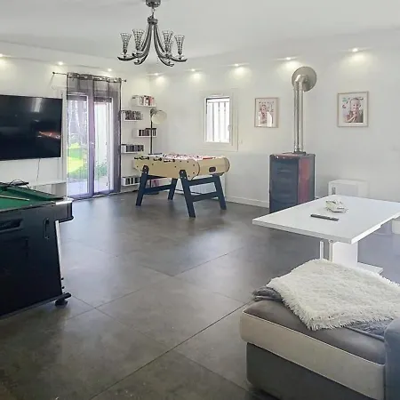 230m2 Sur 3800m2 - Jacuzzi 6 Places - 10 A 16pers Pontault-Combault