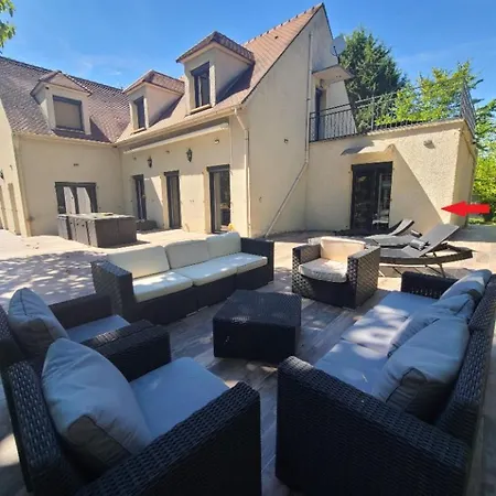 230m2 Sur 3800m2 - Jacuzzi 6 Places - 10 A 16pers * Pontault-Combault