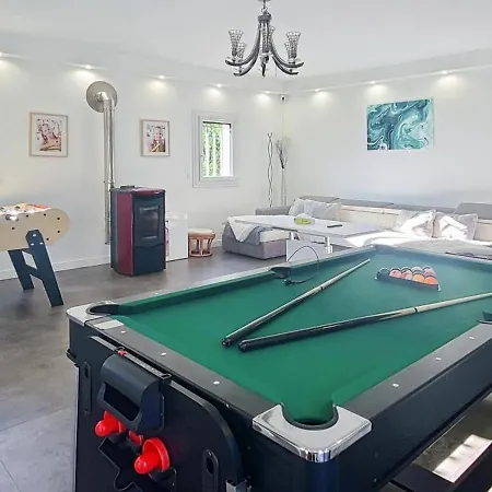 230m2 Sur 3800m2 - Jacuzzi 6 Places - 10 A 16pers Pontault-Combault