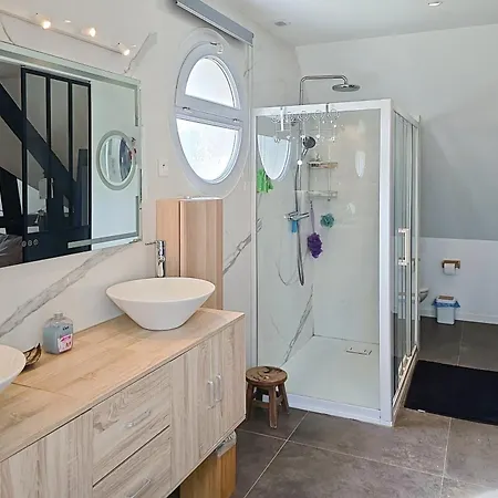 230m2 Sur 3800m2 - Jacuzzi 6 Places - 10 A 16pers Villa